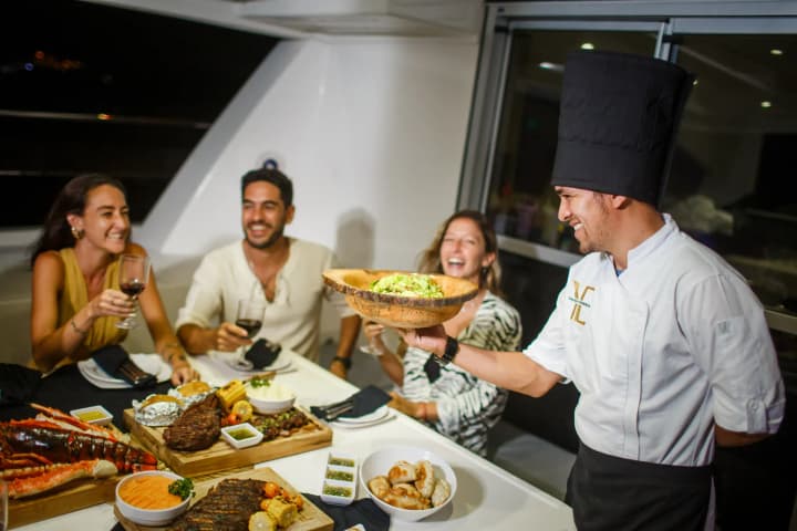 5-Hour Sailing Tour with Food & Drinks