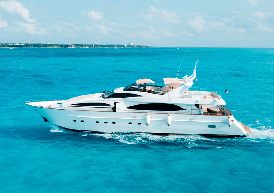 100 ft El Capricho Azimut Superyacht