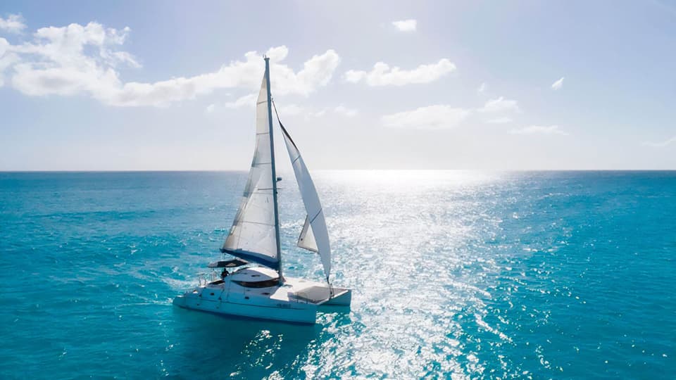 Catamarán de lujo Happy Wind de 38 ft