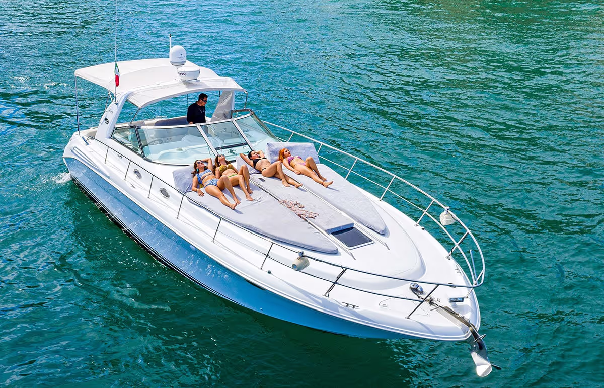 42 ft Sea Ray Luxury Yacht