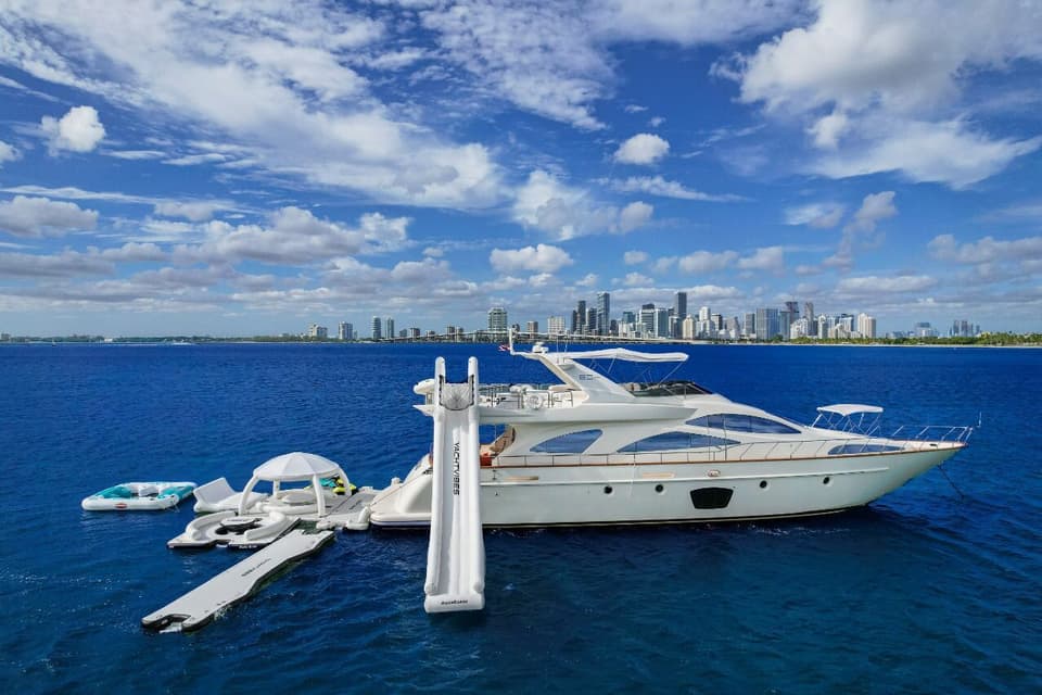 80 ft Azimut Luxury Yacht