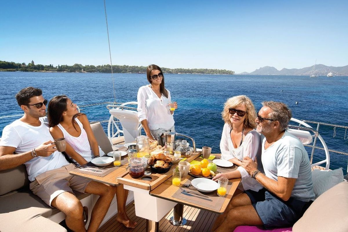 Los 10 mejores consejos para alquilar un yate con amigos o familiares