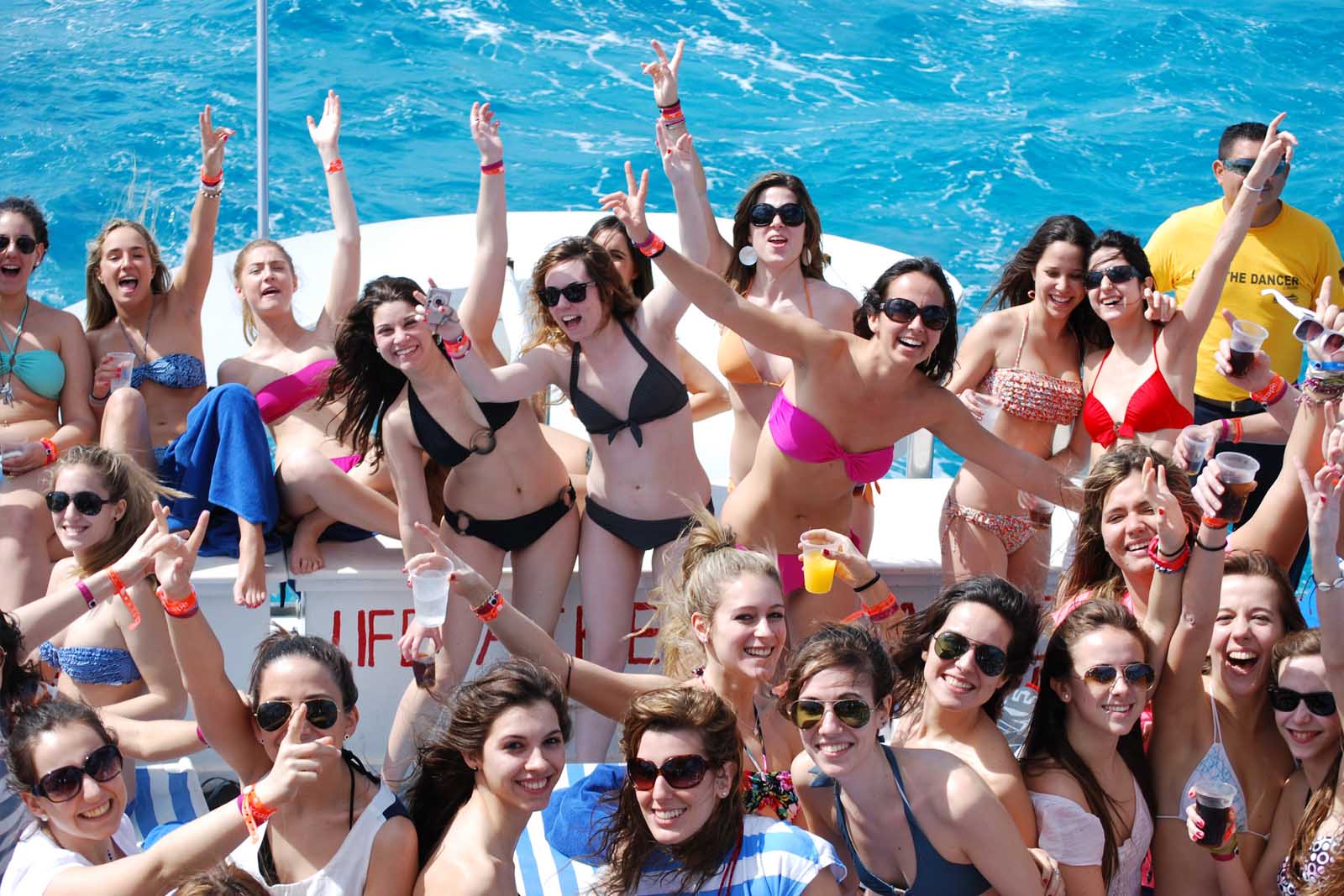 yacht party booze cruise