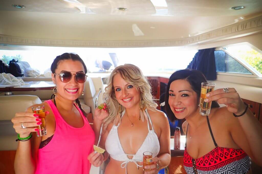 Bachelorettey yacht party